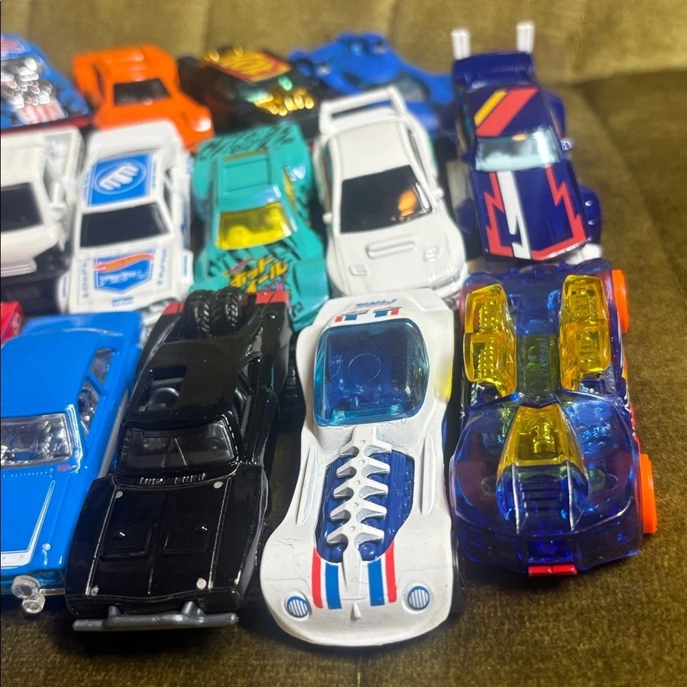 lot of 35 loose pre owned and played with hot wheels cars will not split